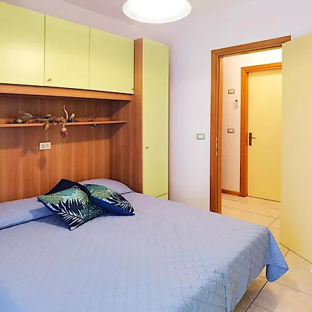 Villaggio Olimpia-perseo, With A Large Wooded Park, 3 Swimming Pools, Tennis Courts And A Bar * ביביונה